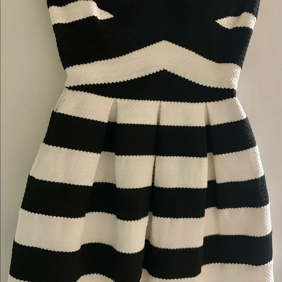 NWOT BCBG Azria  strapless  Dress - Picture 4 of 5
